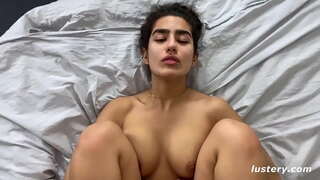 Pinning Dheweke Sikil Liwat Dheweke Kepala Kanggo Tuwa Seng Nembus