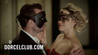 ���ీవ్రమైన సెక్స్ రతి సమయంలో ఒక స్వింగర్ పార్టీ