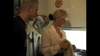 Die Mutter von einem Sohn und seinem Freund