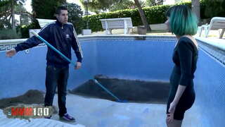 Emo remaja dengan rambut hijau mendalam fucked dan cum di muka